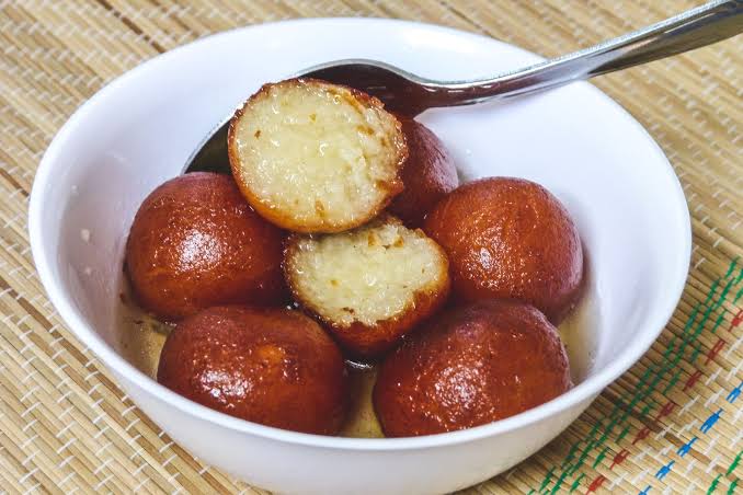 Gulab jamun dessert